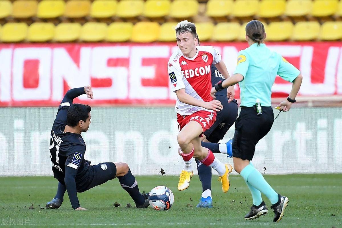 摩纳哥足球俱乐部正在备战重要的比赛 摩纳哥足球俱乐部正在备战重要的比赛