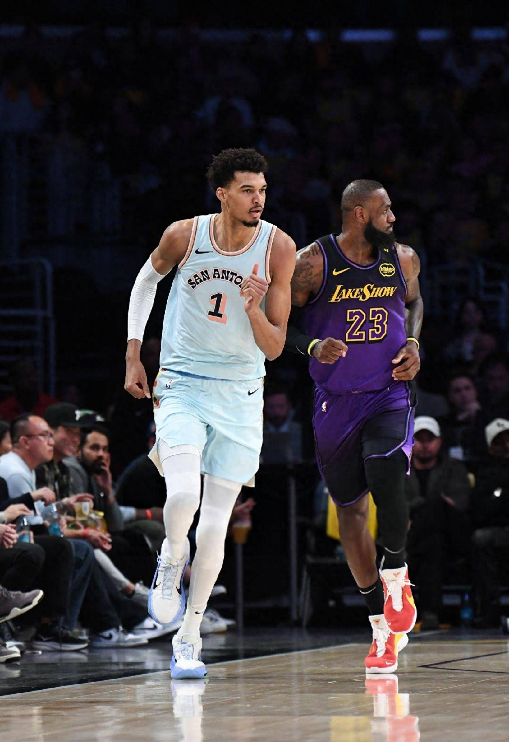 开云体育-湖人主场连败，进攻端无法奏效令人扼腕的简单介绍