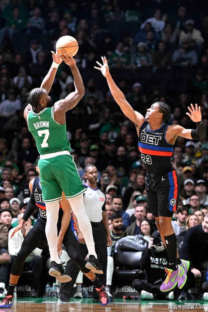 开云体育官网-凯尔特人队整体表现出色，取得连胜