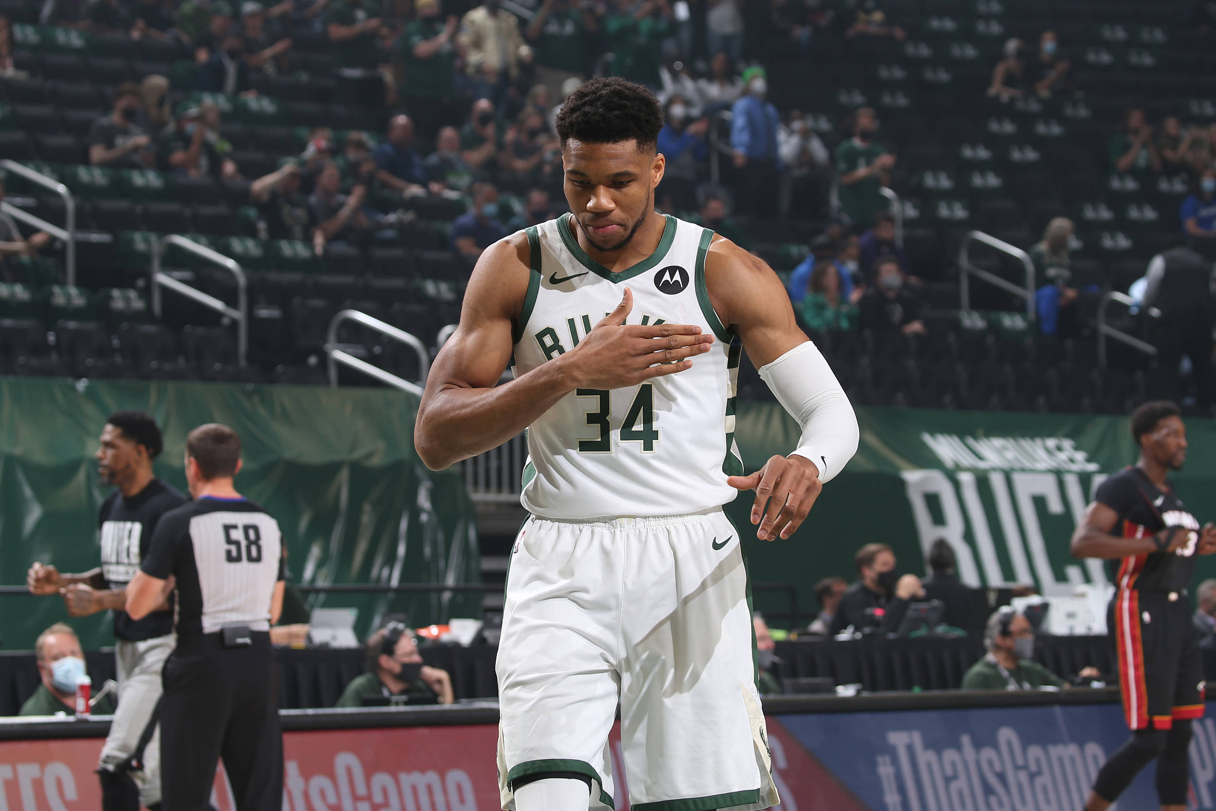 开云体育在线-篮网全队发挥出色,轻取对手晋级下一轮