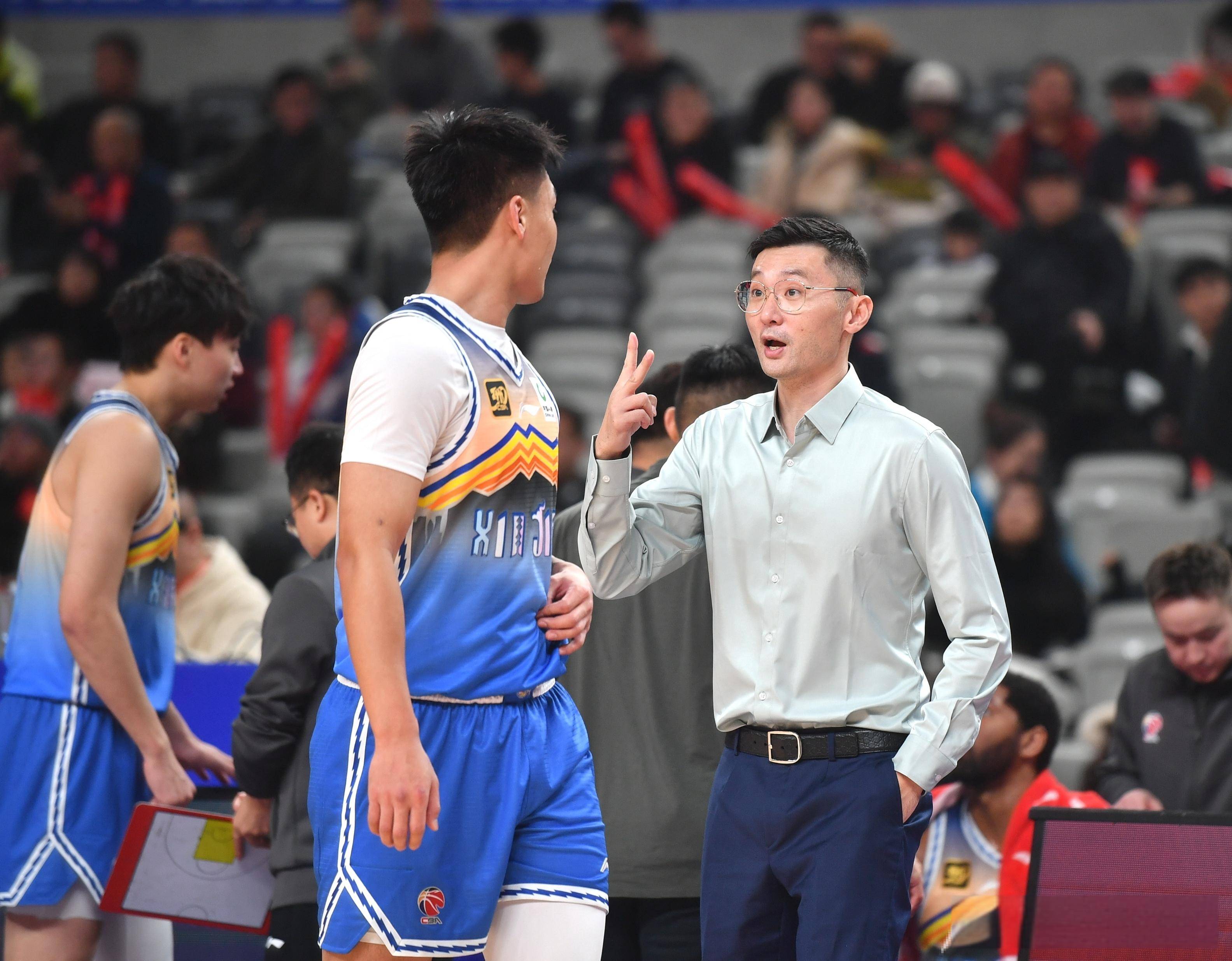 新疆球员团结拼搏,向榜首发起冲击的简单介绍 新疆球员团结拼搏,向榜首发起冲击的简单介绍