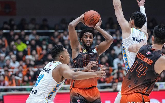 开云体育官方网站-包含沙尔克在主场陷入困境，遭遇不利局面的词条