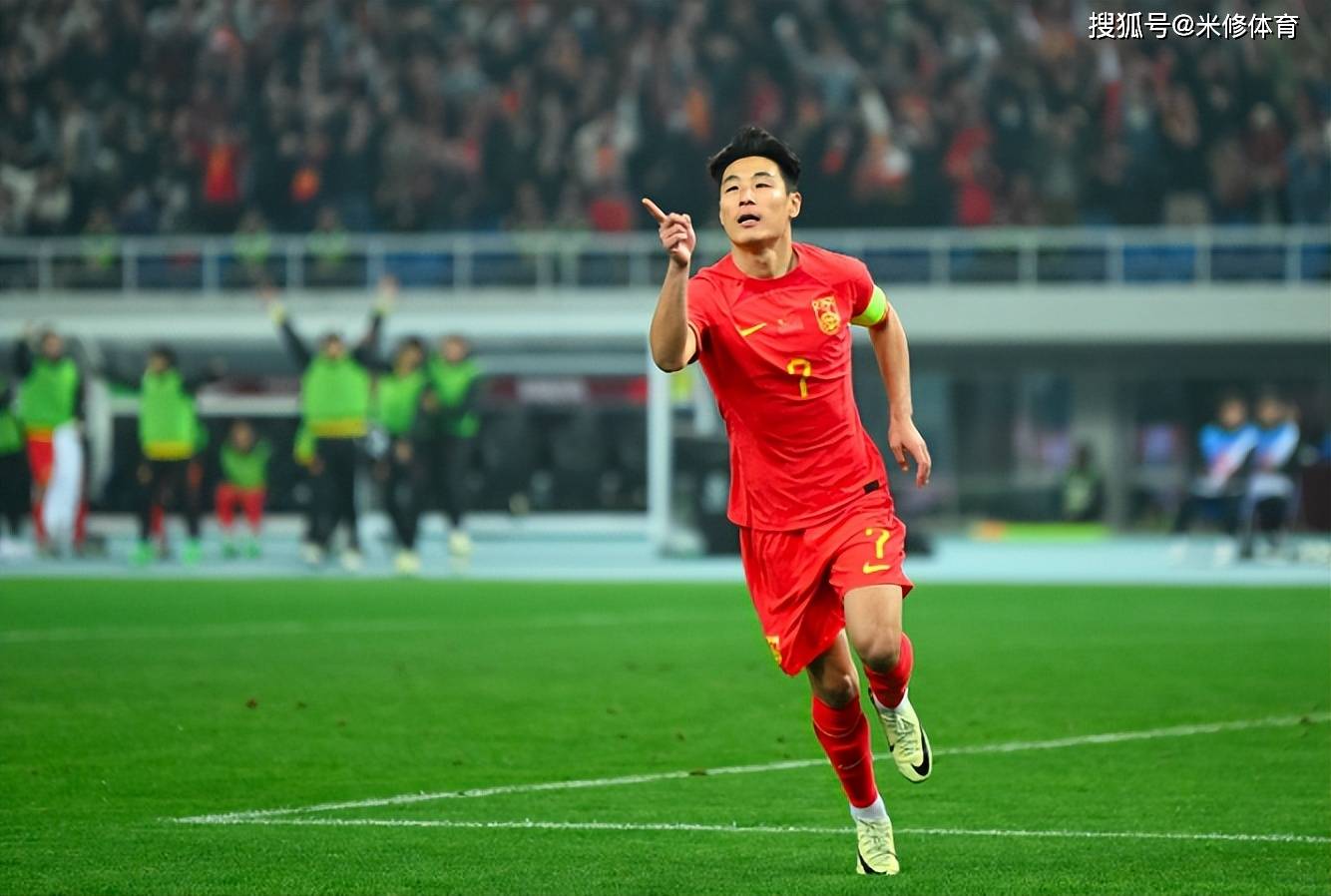 开云体育平台APP-关于一位球员连续进球破天荒，成为焦点人物的信息