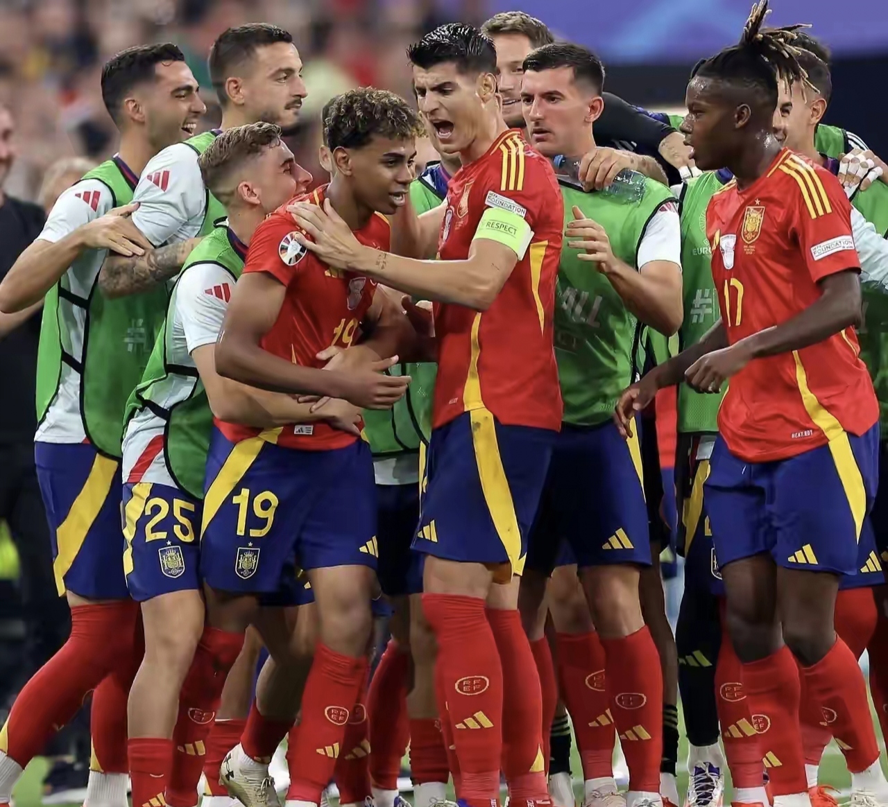 欧洲联赛篮球总决赛收官，法国队夺魁