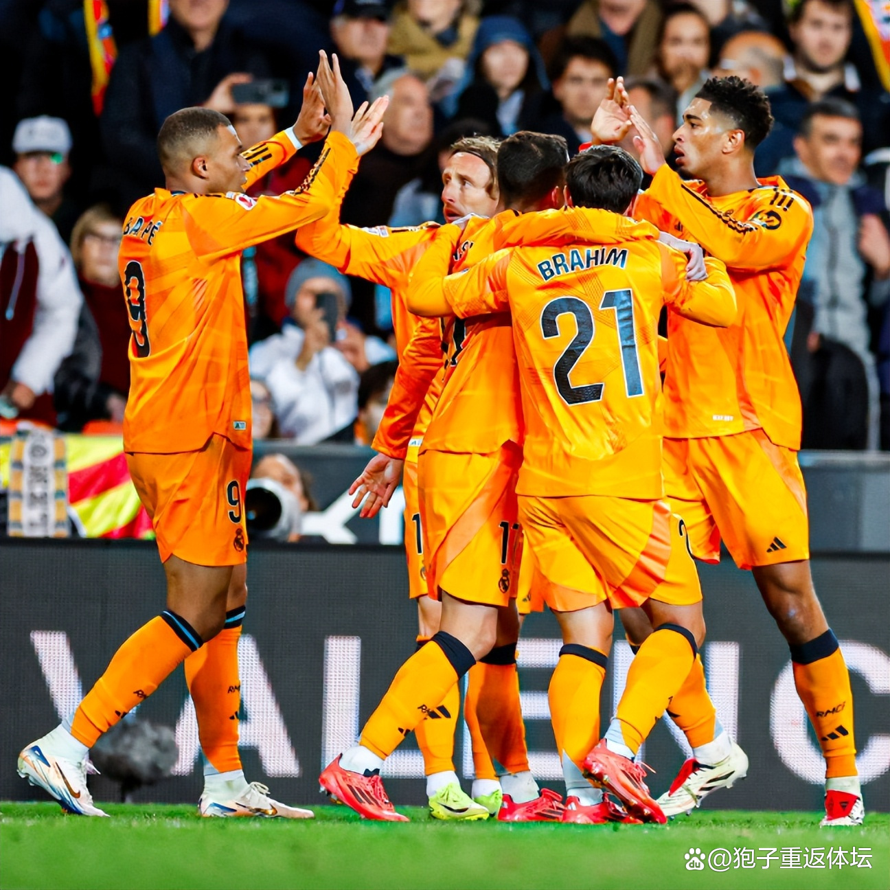 皇马逆袭马赛,提前晋级淘汰赛 皇马逆袭马赛,提前晋级淘汰赛