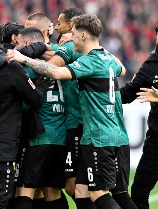 弗赖堡球员在训练中努力准备接下来的比赛的简单介绍 弗赖堡球员在训练中努力准备接下来的比赛的简单介绍