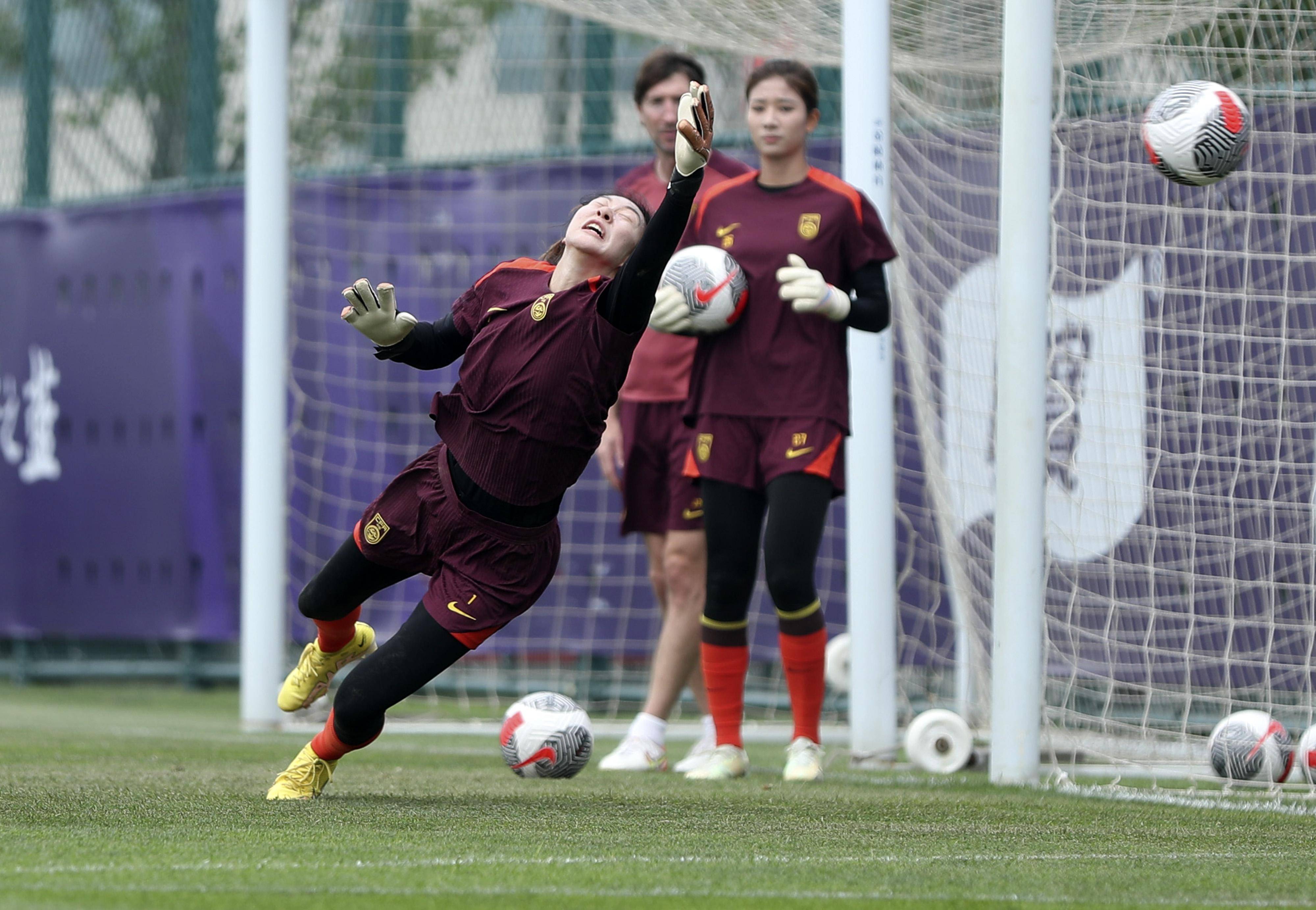 开云体育入口-中国女足集训期间,战术不断调整