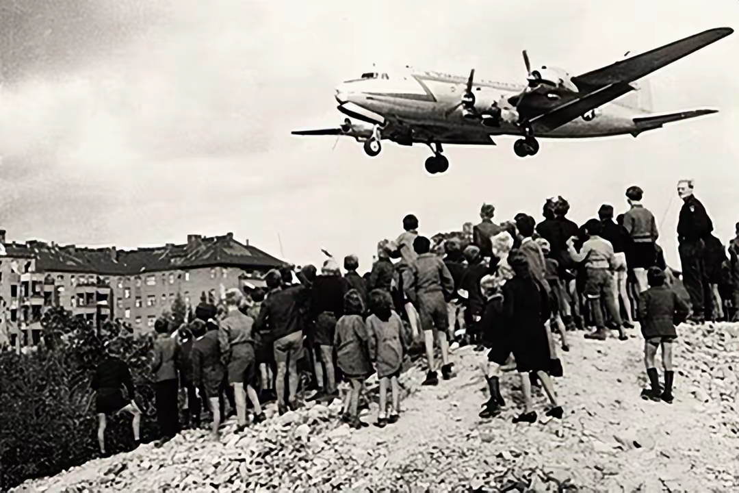 巨人对决,胜负关键时刻狭路相逢的简单介绍 巨人对决,胜负关键时刻狭路相逢的简单介绍