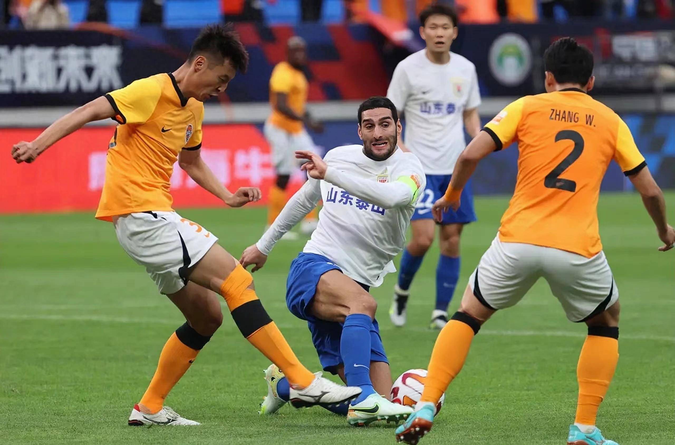 青岛海牛队客场取胜,神勇表现 青岛海牛队客场取胜,神勇表现