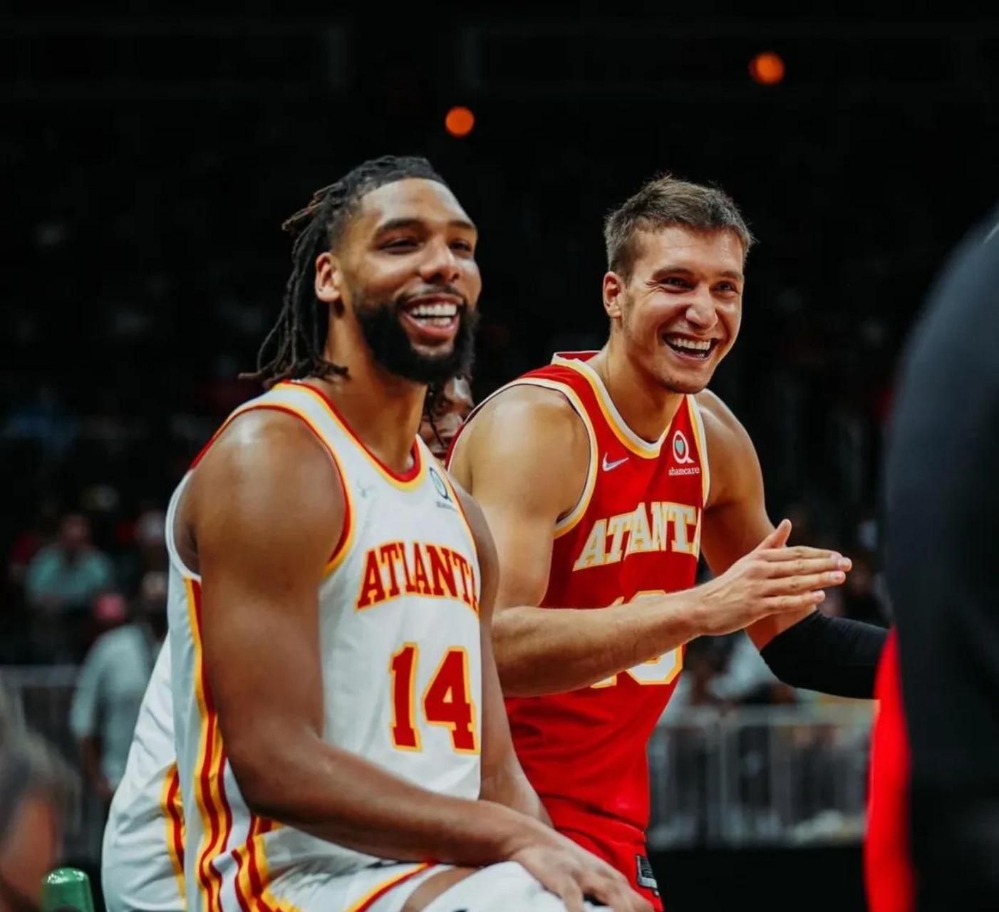 开云体育入口-包含老鹰夺得主场胜利，新秀表现出色的词条