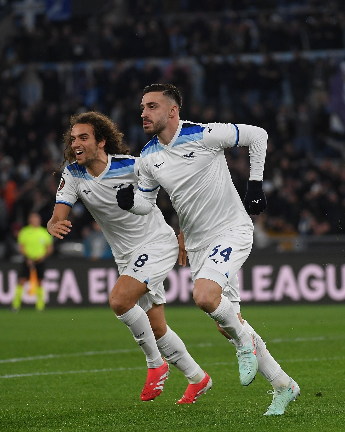 开云体育下载-关于欧洲球队在比赛中展现实力，一齐晋级的信息