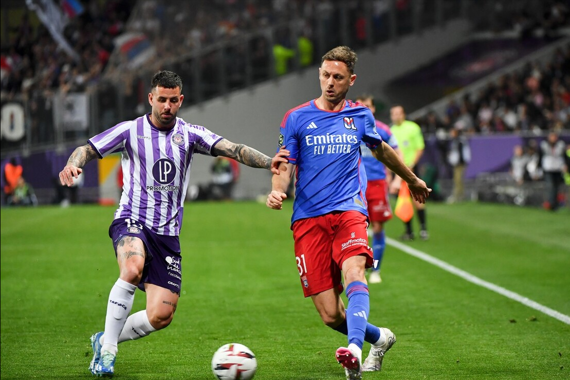 开云体育app-法兰克福球员集体发挥出色，连胜收官