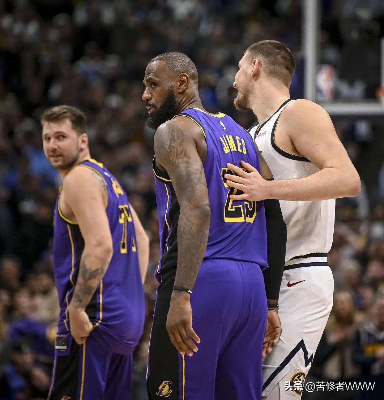 人中锋强大内线表现,球队期待胜利 人中锋强大内线表现,球队期待胜利