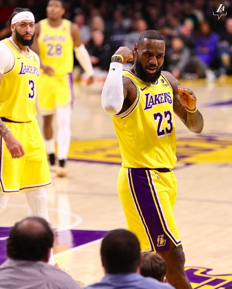 关于瑞典大胜希腊,提前锁定小组第一的信息 关于瑞典大胜希腊,提前锁定小组第一的信息