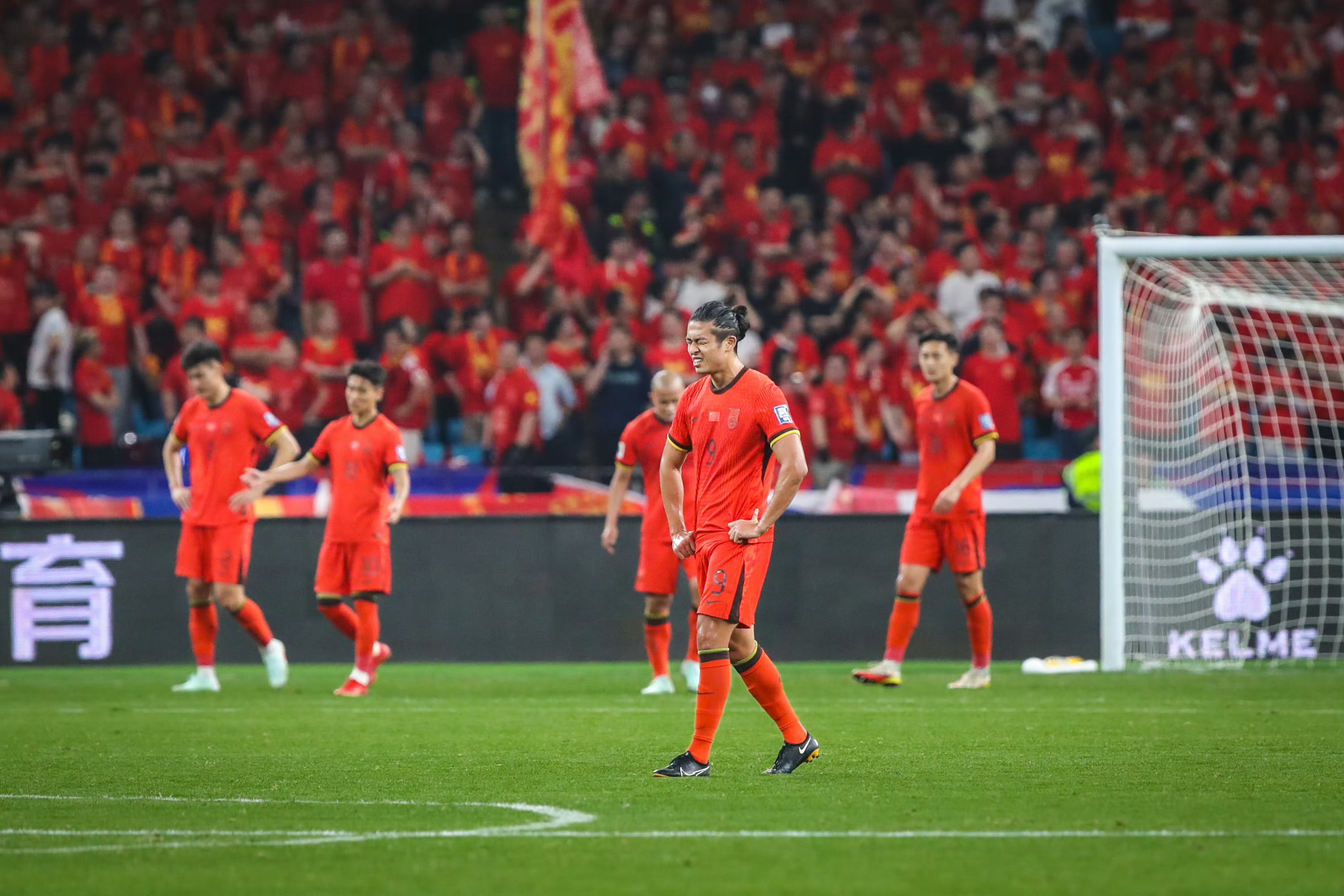 中国足球比赛场上的惊心动魄