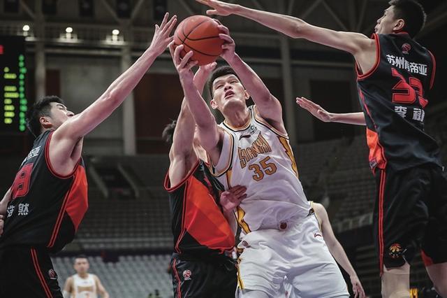 包含江西男篮全队发力,为取得优异成绩而战的词条 包含江西男篮全队发力,为取得优异成绩而战的词条