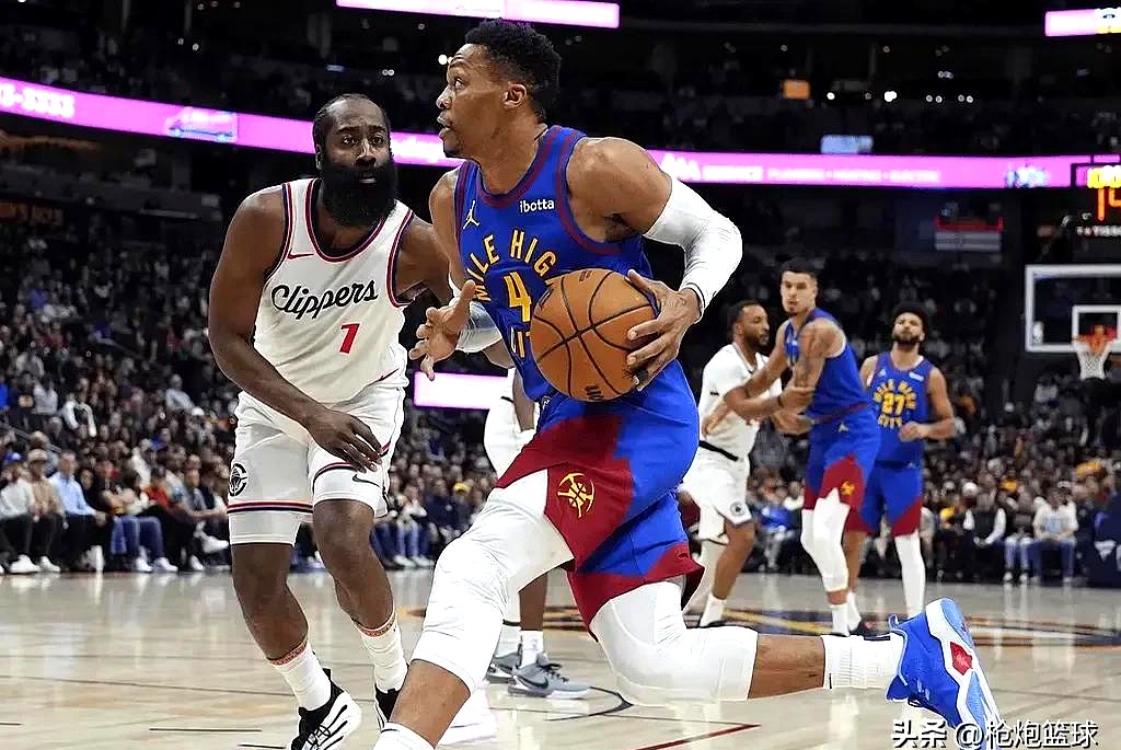 开云体育APP下载-东部和西部球队交锋展现实力