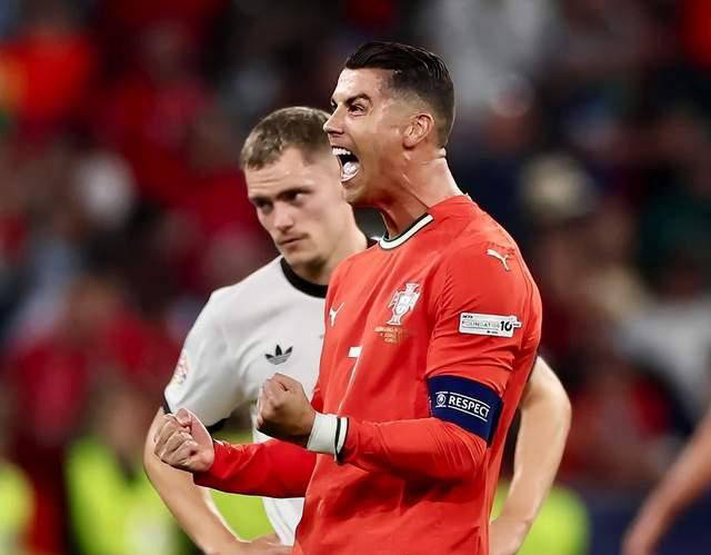 开云体育下载-英超重磅对决：意大利迎战C罗，球迷沸腾的简单介绍