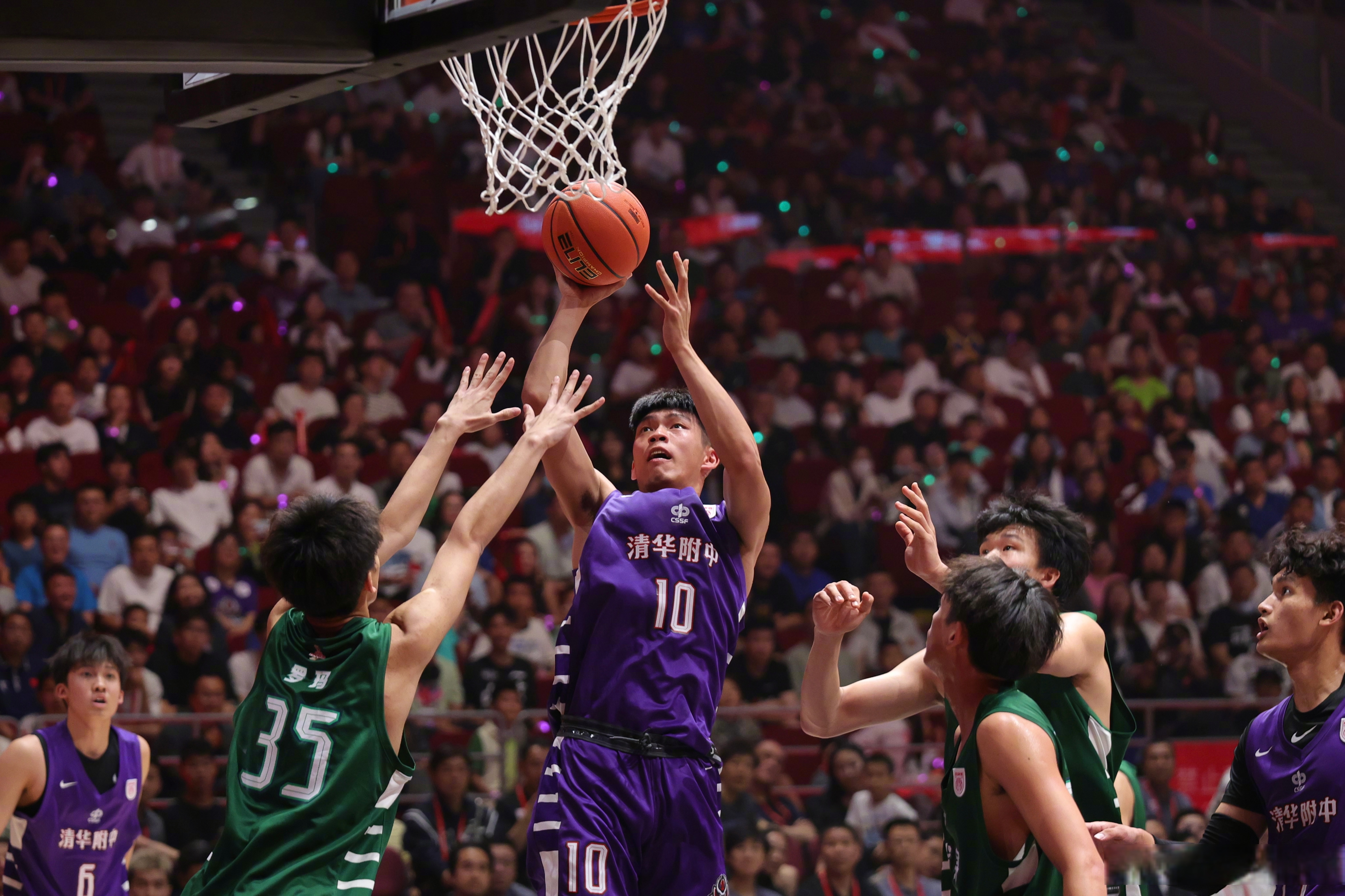 开云体育下载-热血拼搏！球员奋勇争先，精彩绝伦