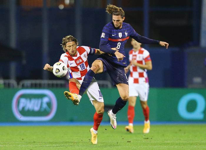 斯洛伐克国家队全力以赴，尽展拼搏精神取胜