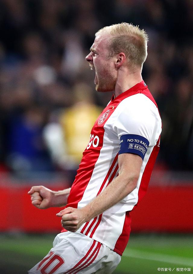 阿贾克斯主场大胜,球队士气高涨 阿贾克斯主场大胜,球队士气高涨