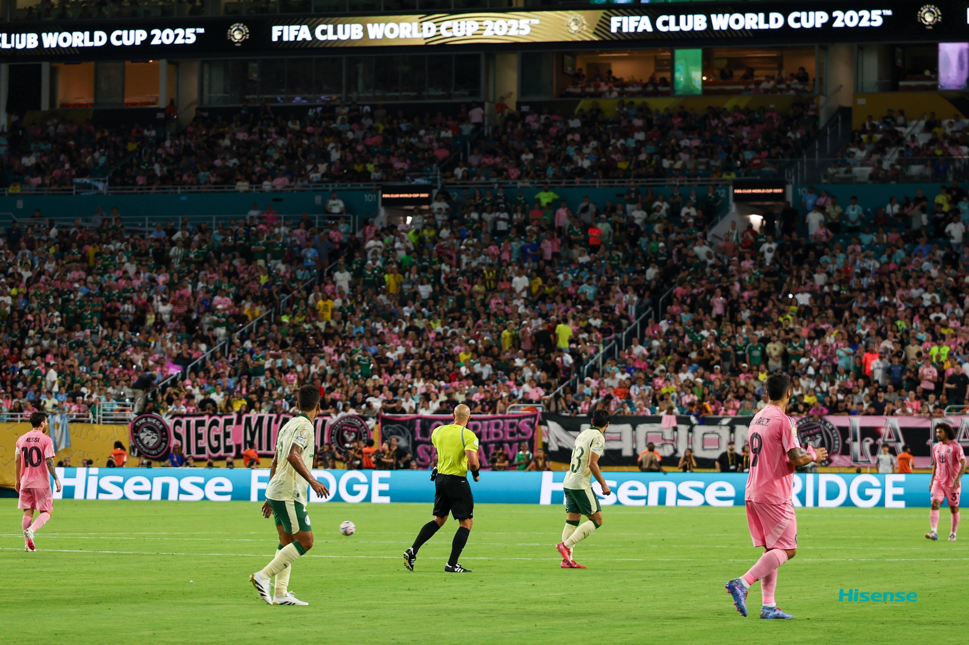 开云体育中国-巴西田径名将发挥出色,登顶颁奖台