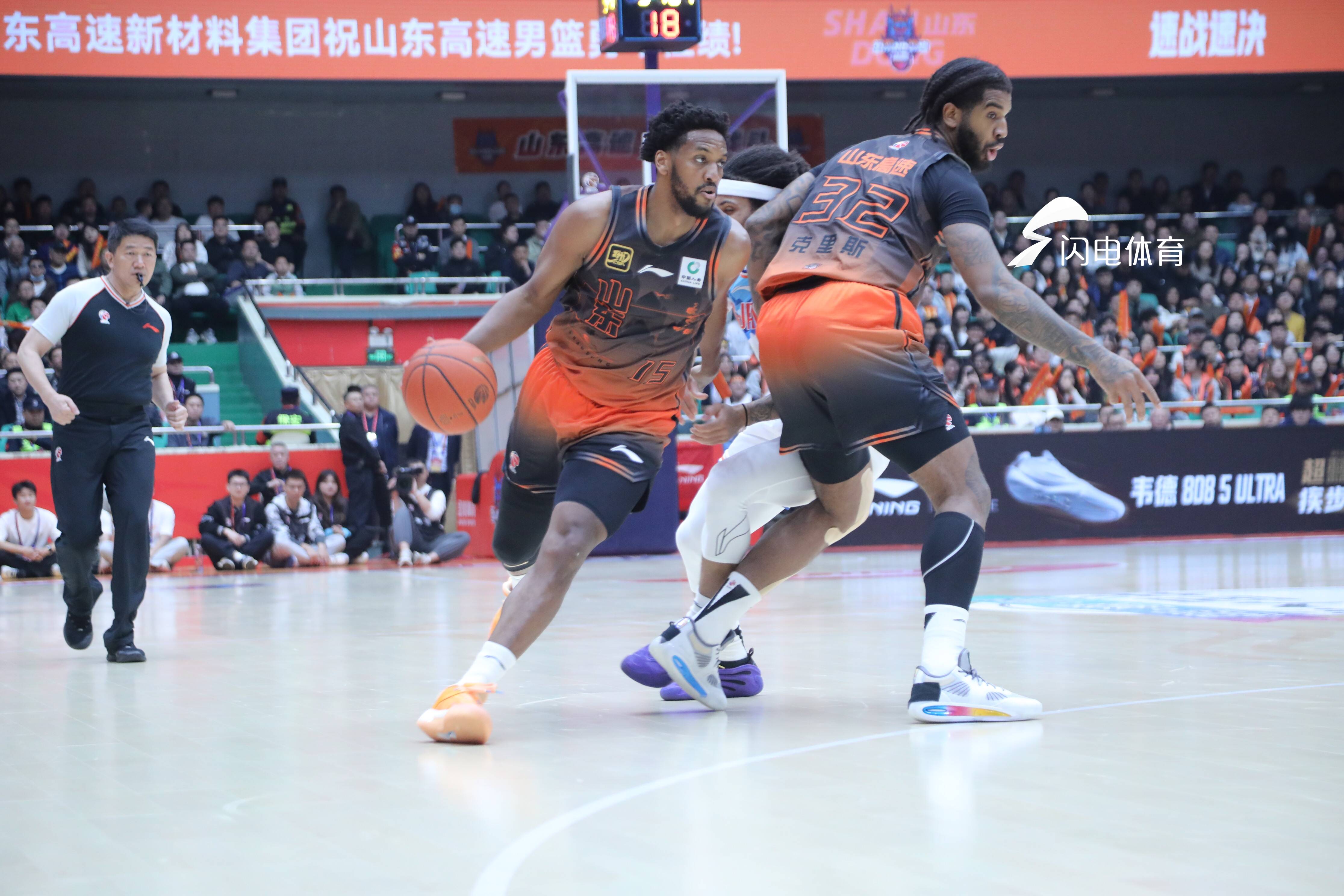 开云体育在线-山东男篮遭遇江苏挑战，不敌对手攻势！