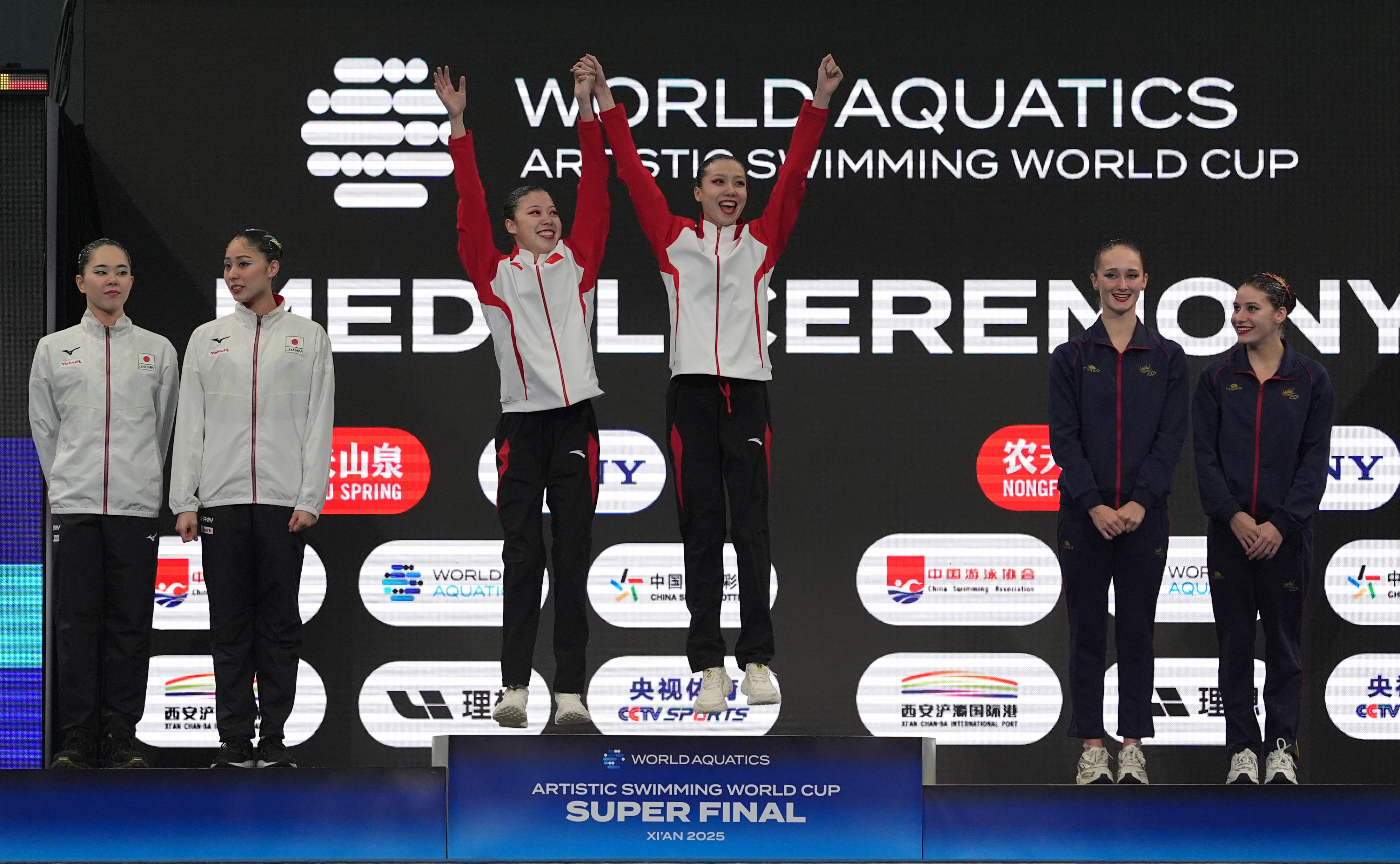 精彩对决美国和俄罗斯激烈争夺游泳冠军的简单介绍