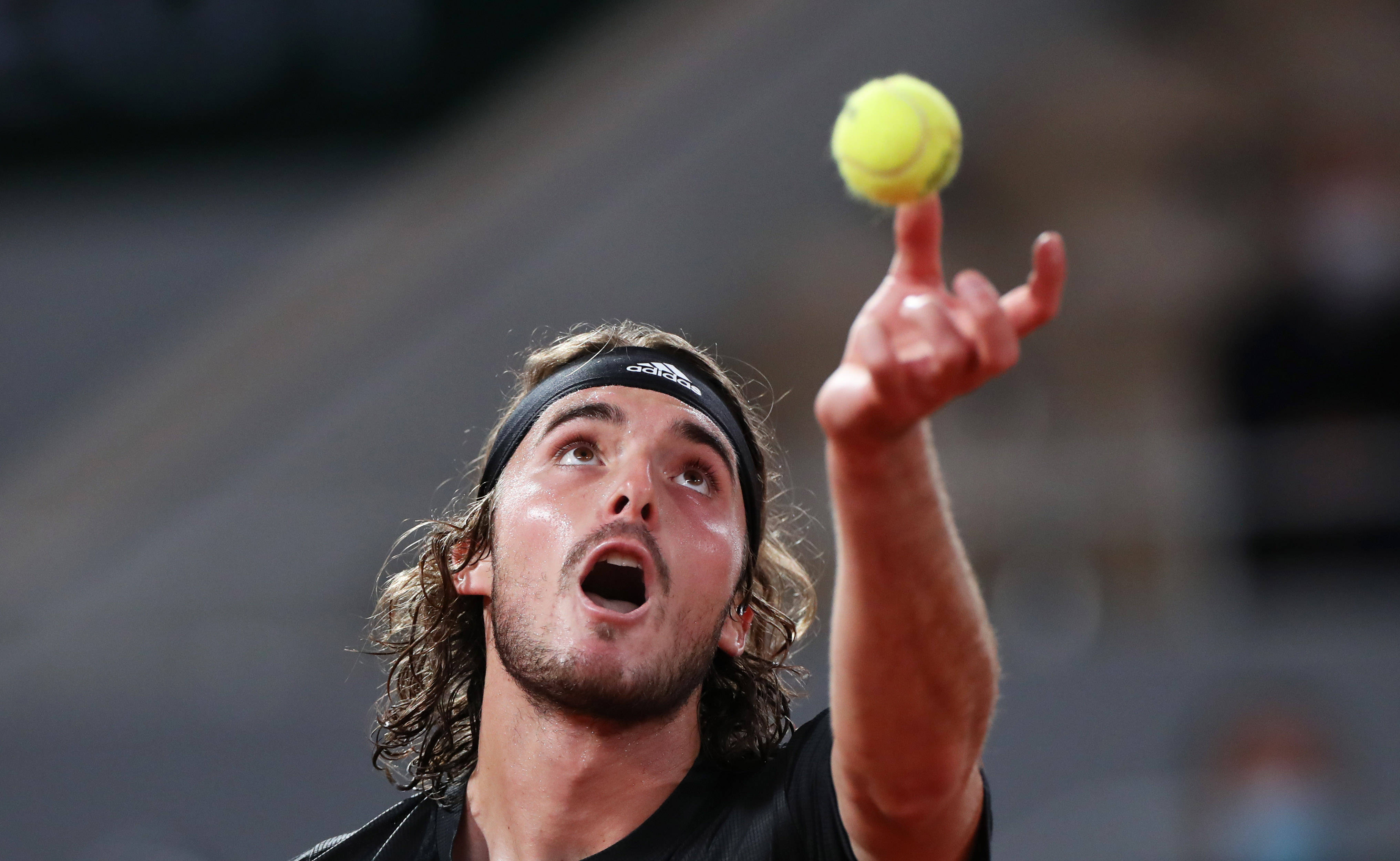 关于西班牙网球队绝杀英国网球队，西西帕斯惊艳世界的信息