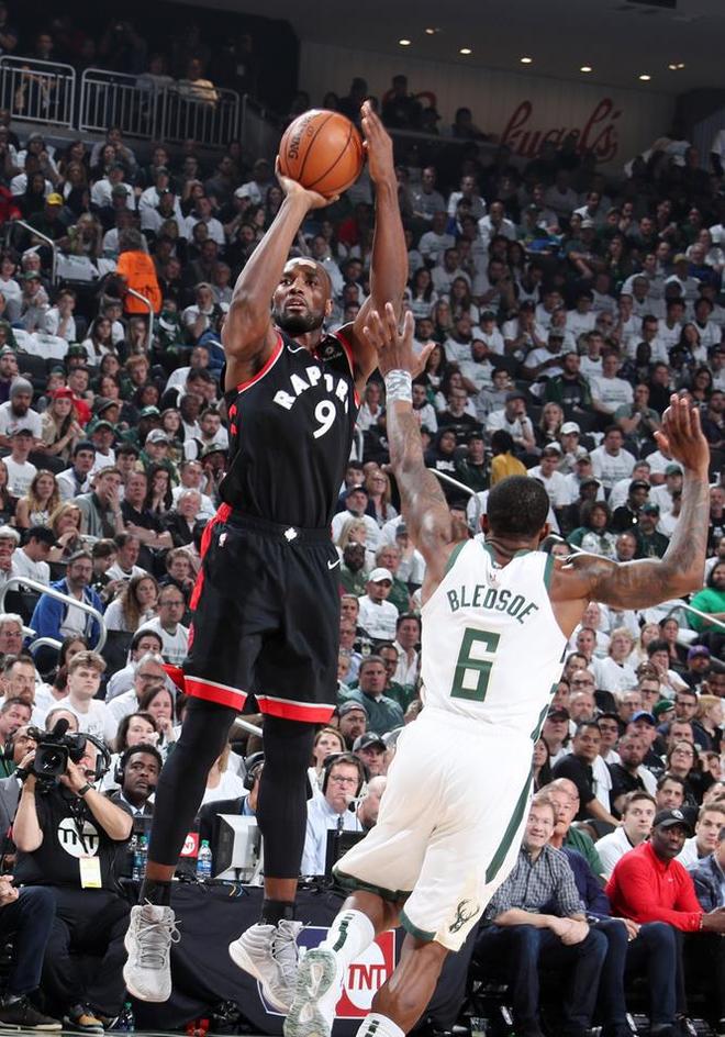 猛龙横扫雄鹿，取得十连胜