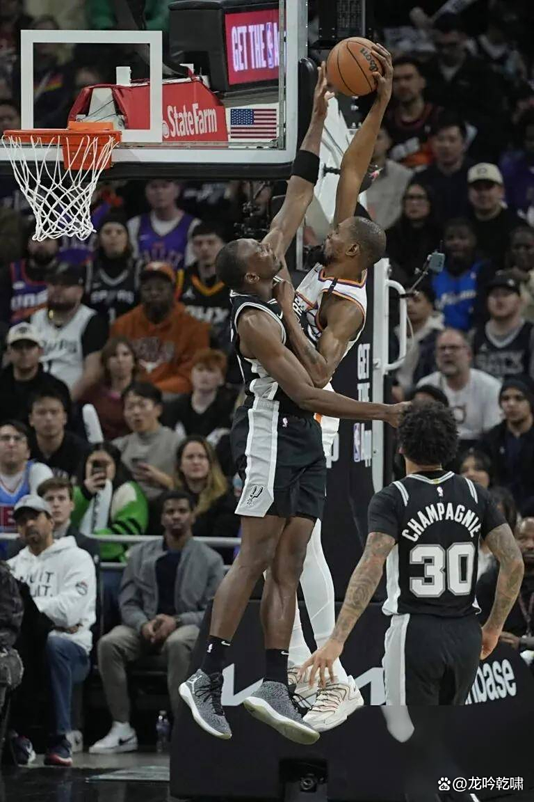 开云体育平台APP-76人横扫灰熊,福克斯统治全场的简单介绍