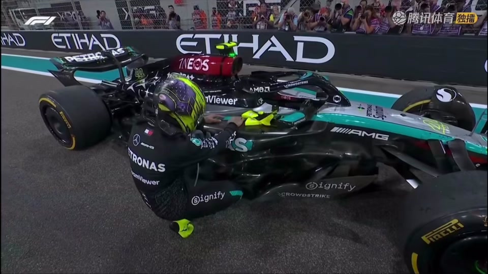 包含梅赛德斯横扫红牛车队,汉密尔顿统治全场的词条 包含梅赛德斯横扫红牛车队,汉密尔顿统治全场的词条