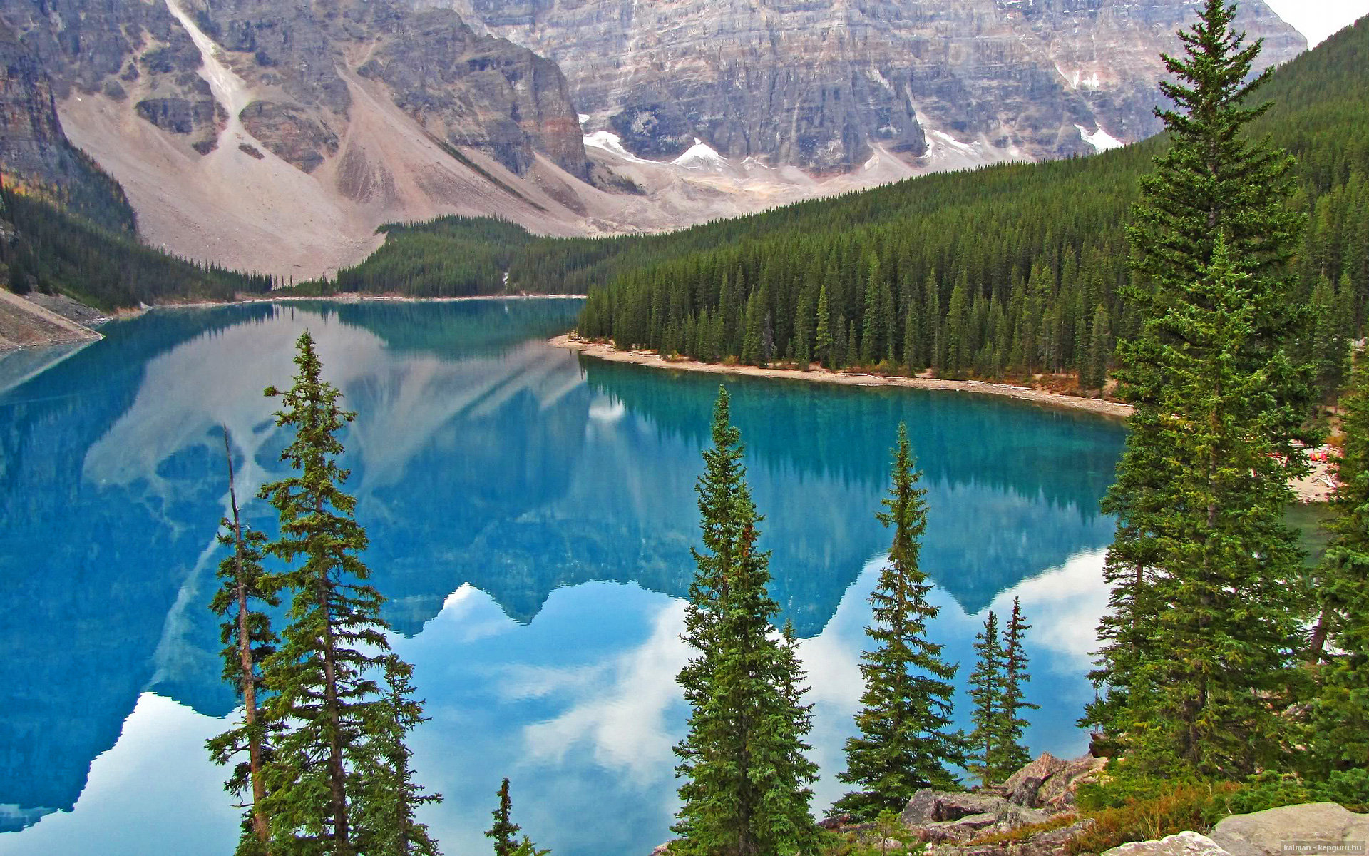 开云体育APP下载-萨拉赫爆发与荷兰突围里昂，双重奏响欧洲绿茵