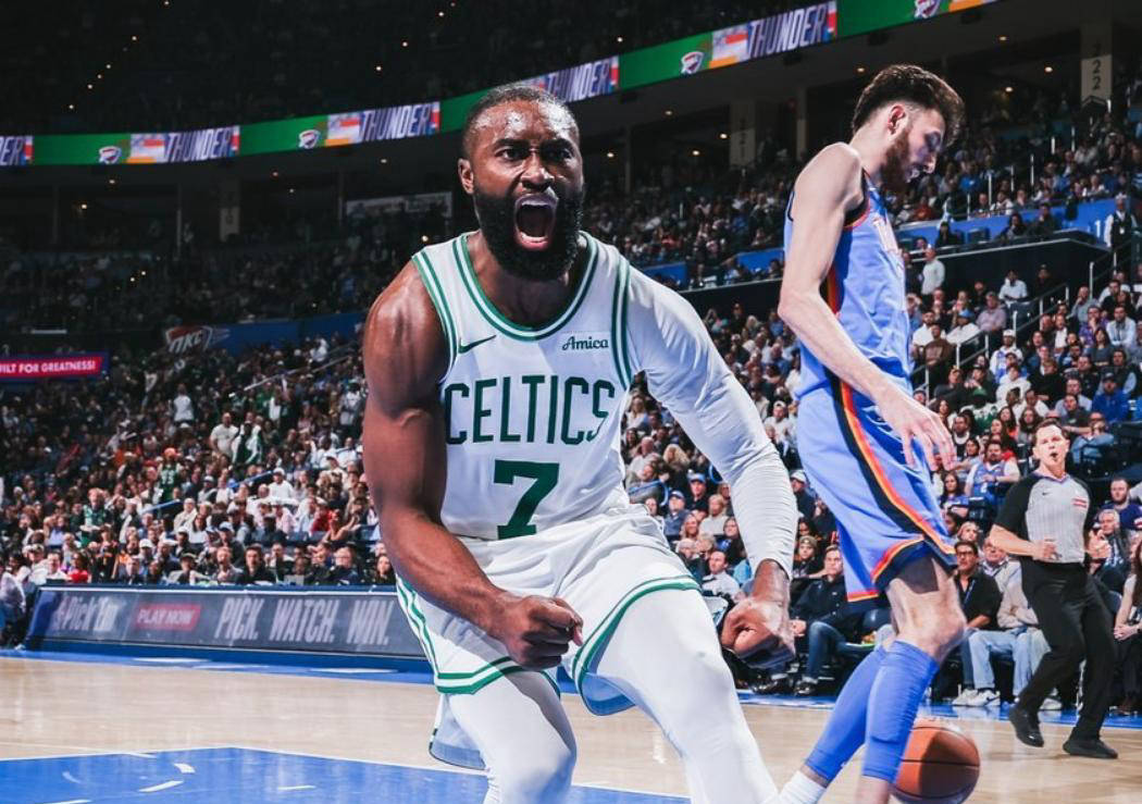 开云下载-杰伦格林攻防两端统治，山西队关键战突围凯尔特人