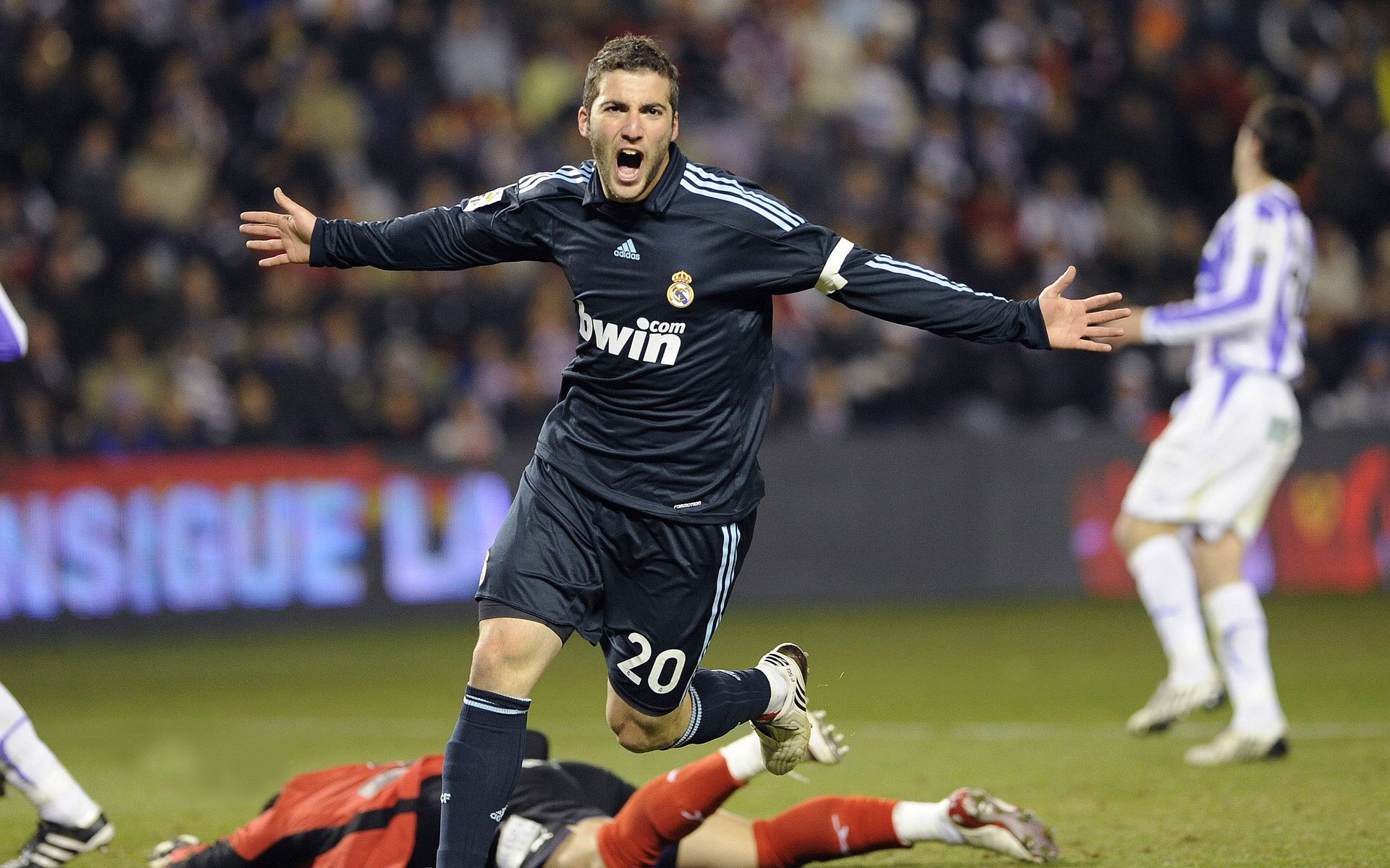 奥斯梅恩一剑封喉，AC米兰绝杀拜仁的关键先生